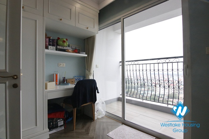 Modern apartment with 3 bedroom apartment for rent in Aqual Center Building 